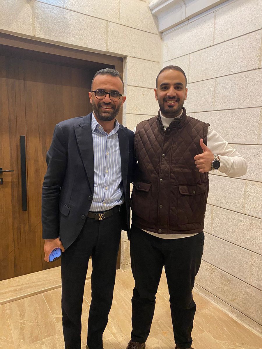 المهندس أسامه ابن مدينه الكرك رجال الهيه و ابن عشيره اردنيه عريقه قدمت لهذا الوطن الرجال الكثير 🇯🇴

على مدار الايام السابقه رأيت ما رأيت من اساءه و شتم و اتهامات بحقه بدون اي داعي ، و كأنه هو من قام بارتكاب الخيانه للأردن و هو من وجدوا في راحلته صواريخ و اسلحه ضد الاردن 🇯🇴 الأردن