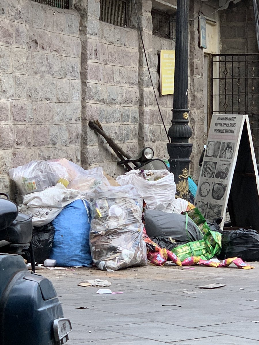rashedahmed79's tweet photo. Since 4 days a the garbage is dumped there is no maintance inside the mozzamjahi market the flies and mosquitoes are increased I kindly request you to take necessary action there are no care takers now @ZC_Khairatabad  @CommissionrGHMC @GHMCOnline https://t.co/GMKRaHM9bz