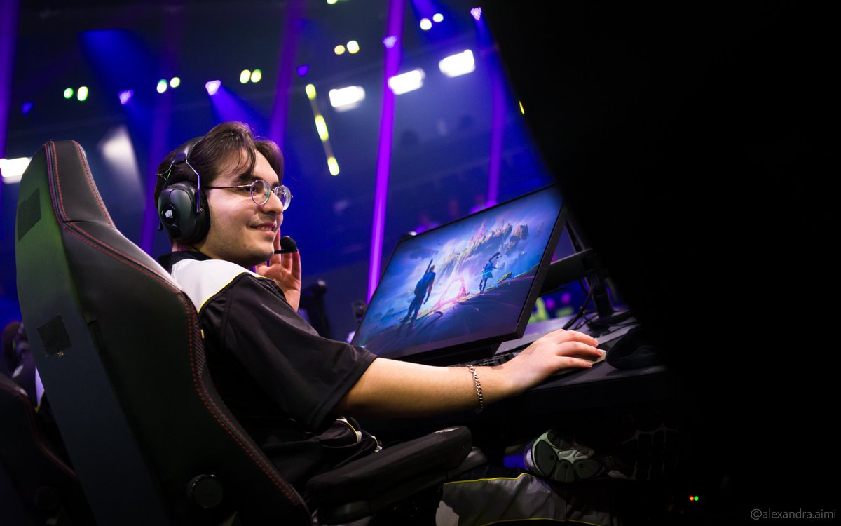 Lacerat3's tweet photo. Going to watch some #VCTEMEA action tonight in the studio💥
📸 @natusvincere - I love this team's vibes. Especially in the second pic with the Big Boss energy https://t.co/ykRQy5iptF