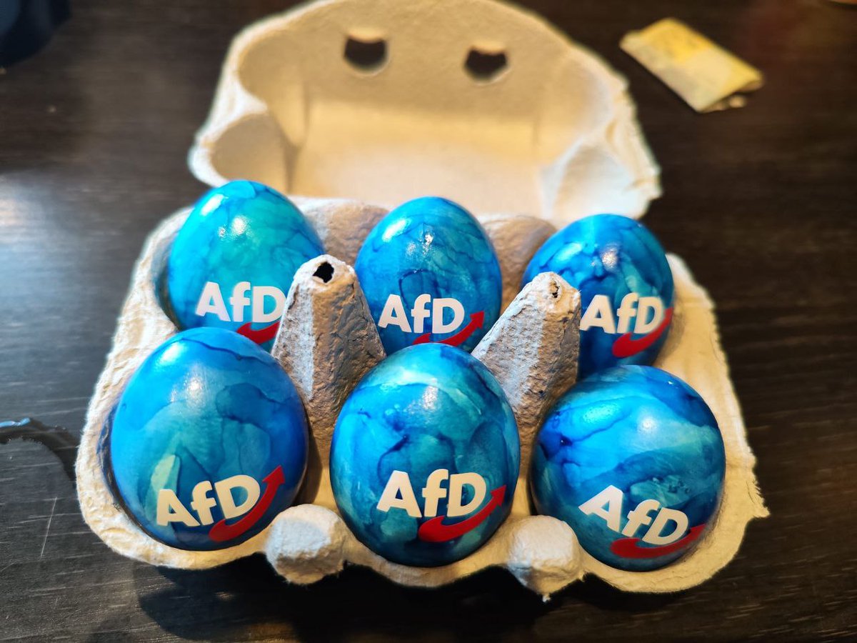 erdbeerbuegler's tweet photo. Ich wünsche euch frohe Ostern 💙🐣 https://t.co/wz7LmKHRV1