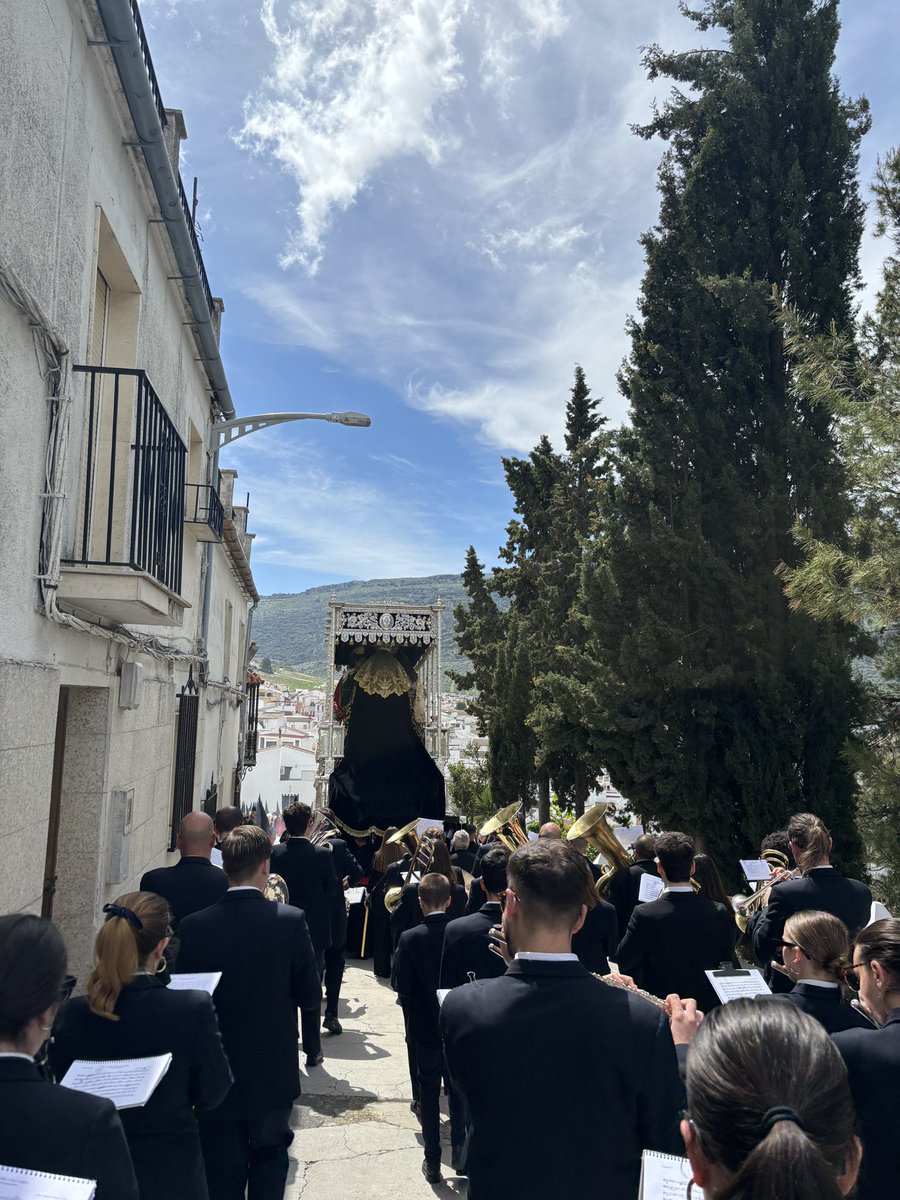 Calvario 🔴

Completada la bajada del Calvario, interpretando “El Mayor Dolor de María”, “Virgen del Calvario”, “Madre del Calvario” y “Causa de Nuestra Alegría”, marchas dedicadas a la cofradía del <a href="/CalvarioDM/">Calvario Info ©</a> 

#BMMDoñaMencía #SuenaLaBDM #SSanta25