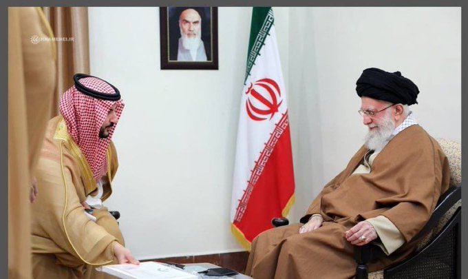 حلولس
بس من العراقي مقتدى الصدر يجلس مع ال الصدر حرام