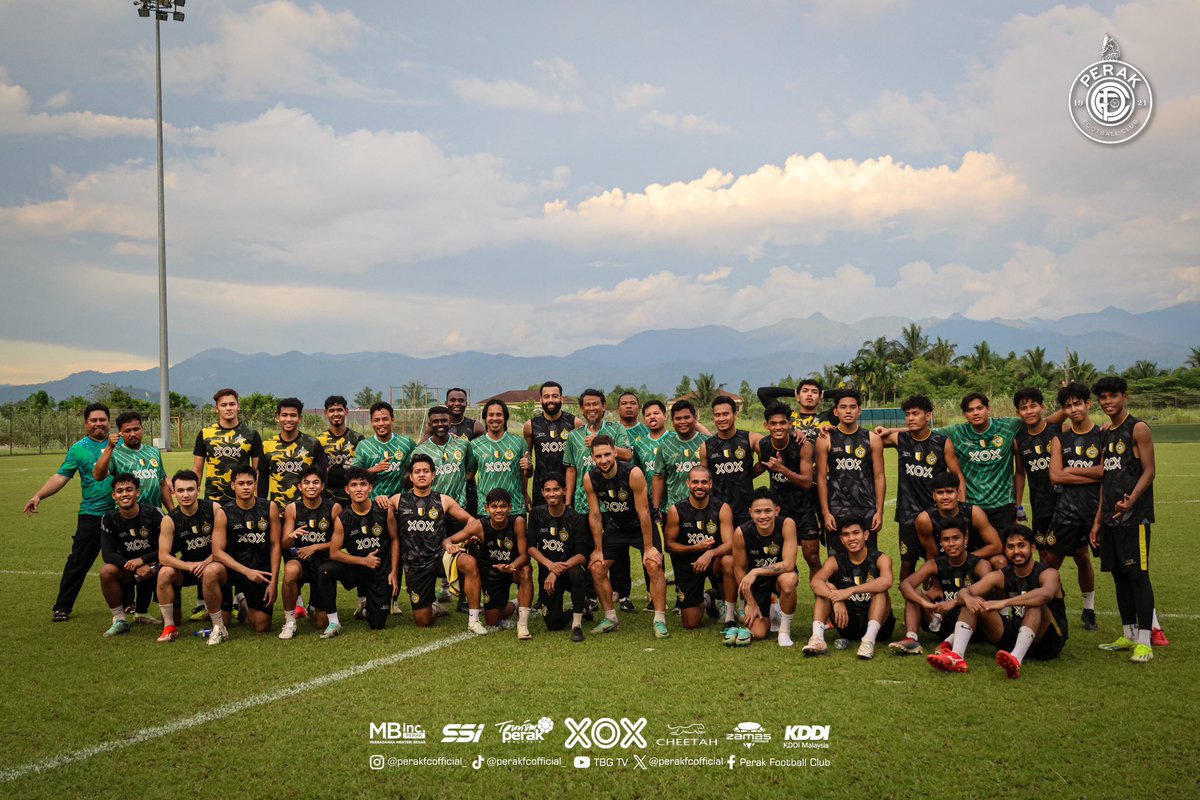 perakfcofficial's tweet photo. PERAK FC 2024/25 

🤍💛🖤

#PerakFC  #KejorYobKejor #ONEXOX #XOXMALAYSIA #RiseAsOne #CheetahMY #CheetahMalaysia #CheetahApparel #WeAreTheYobs #BelangTarungTigaWarna #Misi500kSubsTBG50 https://t.co/xi8QZliL7w