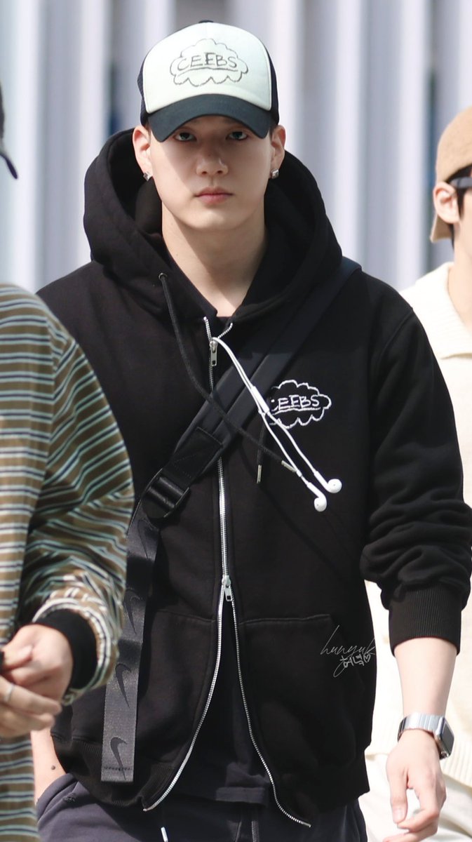 fly6314's tweet photo. 2025.04.18 인천공항 쿠알라룸푸르 팬콘 출국길

프..프니쁘...😫

 #BTOB #프니엘 #peniel #CEEBS https://t.co/Z4eNx5LBMr