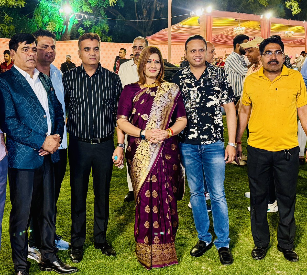RubyPhogatYadav's tweet photo. #दक्षिणदिल्ली #लोकसभा में पारिवारिक समारोह में सम्मिलित होकर परिवार को शुभकामनाएँ प्रेषित की।
#RubyPhogatYadav
#रूबी_फोगाट_यादव
#ExCandidate #SouthDelhiLokSabha
#पूर्व_प्रत्याशी #दक्षिणदिल्ली #लोकसभा #RubyYadav https://t.co/ijmO3kLPZf