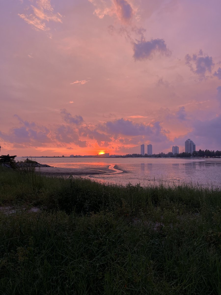 nuaimz_'s tweet photo. Sunset pantai Klebang harini https://t.co/BnDpyNO4v6