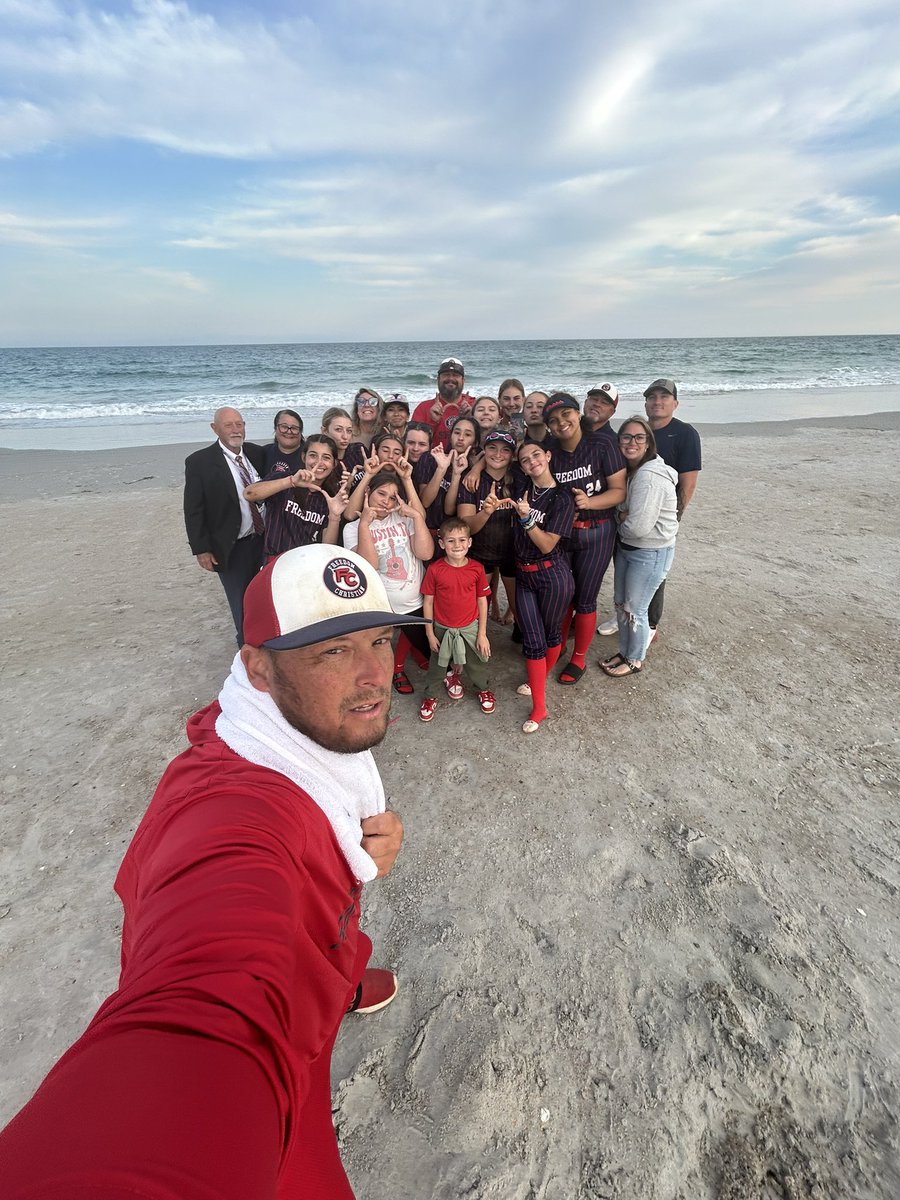 FREED0MAthletic's tweet image. Headed down to the beach before Easter break 🐣 and picked up another win.
@GaTechSoftball @24VicBryant 5th 💣
@HerdSB @14rylanmiller 8th 💣
@AubreyMulterer 3 triples 😮
@MontreatSB Genesis LeBron 2 hits
@UNCP_Softball @SavLynnG 2 hits
🇺🇸🥎❤️