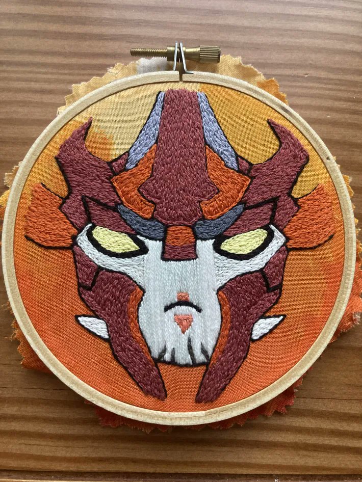 autobuttons's tweet image. Here's the first TFP embroidery I've made, I haven't shared this one yet. It's Predaking! This was a commission, maybe I should make more TFP designs. Any suggestions? #predacon #mtmte #tfp #transformers #prime #decepticon #regal #dragon #embroidery #handmade #art #artwork #cute