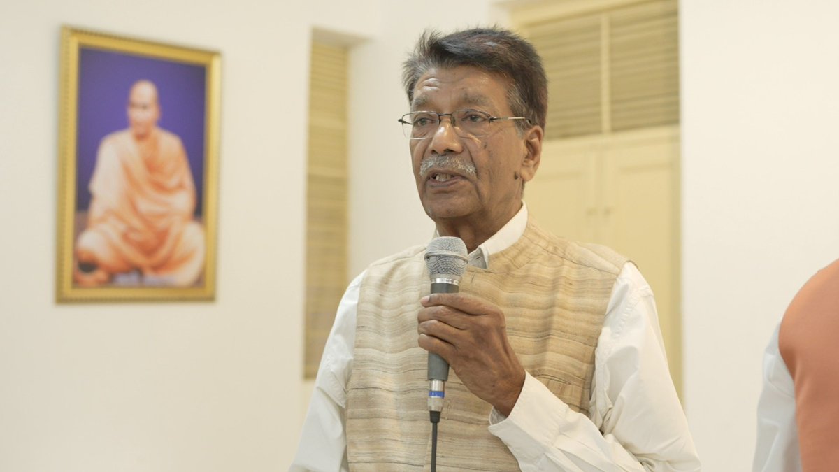 rochika's tweet photo. मेरे मामा श्री सर्वेश मित्तल जी, वैज्ञानिक एवं ट्रस्टी वरदान आई हॉस्पिटल, गाजियाबाद, ने मेरी मां, व अपनी छोटी बहन श्रीमती चित्रा अग्रवाल जी को श्रद्धांजलि अर्पित की 🙏🙏

#Maa #RememberingMaa 
#02april25 https://t.co/MGPHCQ2L2M