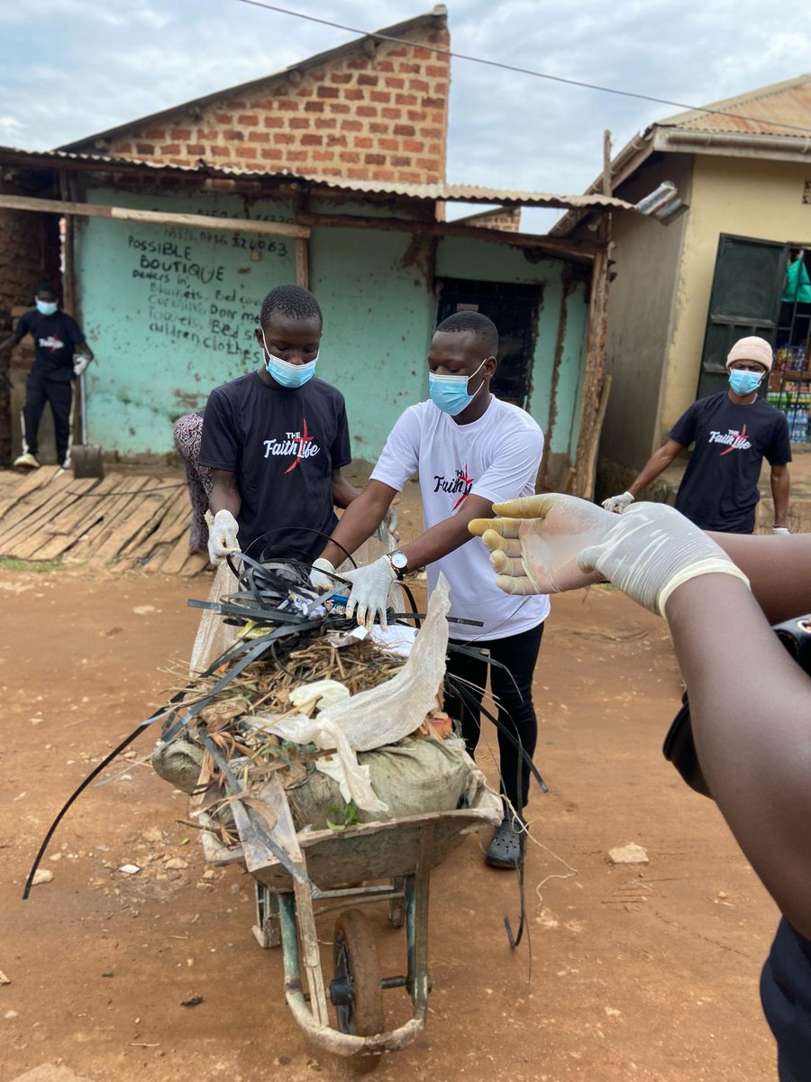 Found these gentlemen men somewhere 

Now this a great way to celebrate the new life in Christ 🙏🏿

#ChristIsRisen