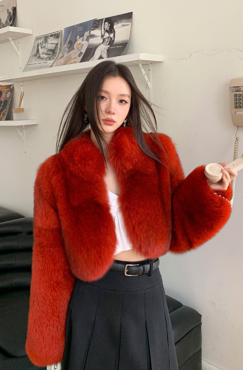 jiunuofur_Wu's tweet photo. Luxury Red Fox Fur Coat:simple and generous, young fashion ❤️‍🔥

#realfoxfur #womenfashion #winterstyle #ootdfashion  #luxurylifestyle #bloggerfashion #fashiontrendy #popular #supermodel #starstyle #redfox #seniorfox #seniorcoat #cropped https://t.co/zjI8LyybfA
