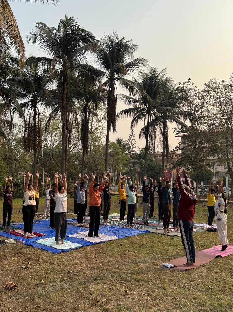 nss_iitg's tweet photo. NSS IITG successfully conducted a Yoga Session: Led by volunteers participated enthusiastically, embracing the benefits of yoga for a healthy body and peaceful mind in March 2025. @_NSSIndia @IndiaSports @nss_rdguwahati 
#NSSIITG #Wellness #Yoga https://t.co/GWMHvdMZUV