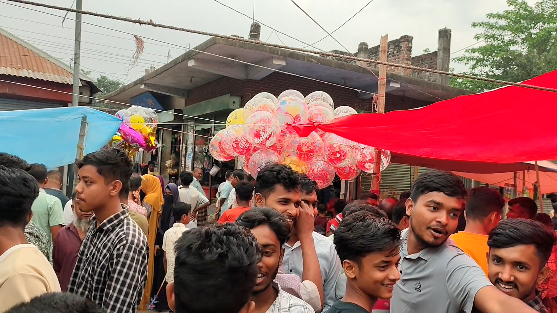 কালিহাতীতে বৈশাখী মেলা অনুষ্ঠিত; দর্শনার্থীদের ভিরে মুখরিত মেলা প্রাঙ্গন