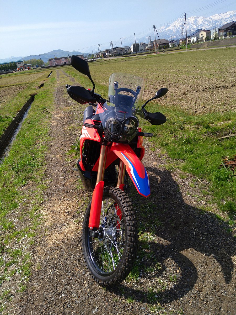 dyeison56's tweet photo. 納車から3年なので改めて

名前:ヂェイソン
性別:男
住み:新潟
車種:CRF250RALLY ‹s›
好き:安全運転
今年はタイヤ交換(予定)

R4.4.18納車

#バイク乗りとして軽く自己紹介 
#バイク乗りとして自己紹介 
#バイク好きと繋がりたい
#crf250rally https://t.co/bhVicoaJ78