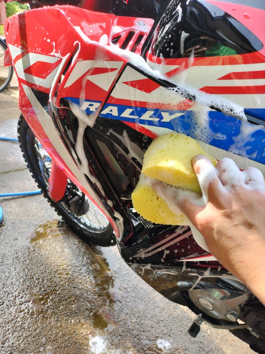 dyeison56's tweet photo. 納車から3年なので改めて

名前:ヂェイソン
性別:男
住み:新潟
車種:CRF250RALLY ‹s›
好き:安全運転
今年はタイヤ交換(予定)

R4.4.18納車

#バイク乗りとして軽く自己紹介 
#バイク乗りとして自己紹介 
#バイク好きと繋がりたい
#crf250rally https://t.co/bhVicoaJ78
