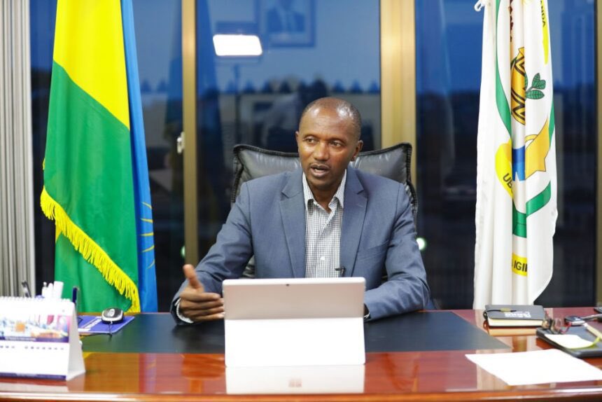 gatetedemanager's tweet photo. Uwahoze ari Mayor w'Akarere ka Nyanza Bwana NTAZINDA Erasme n'umujyanama /Umunyamabanga we wihariye Madam RUSI🏃💨.

BARAZIRA GUKORA IBIDUDU BATABANJE GUTABUZA IMPAPURO ZA DIVORCE😳🏃.

Hari amakuru arigucaracara hanze, avuga ko aba bombi bari bafite umugambi wo guhunga igihugu😳 https://t.co/SFDDjBYdzd