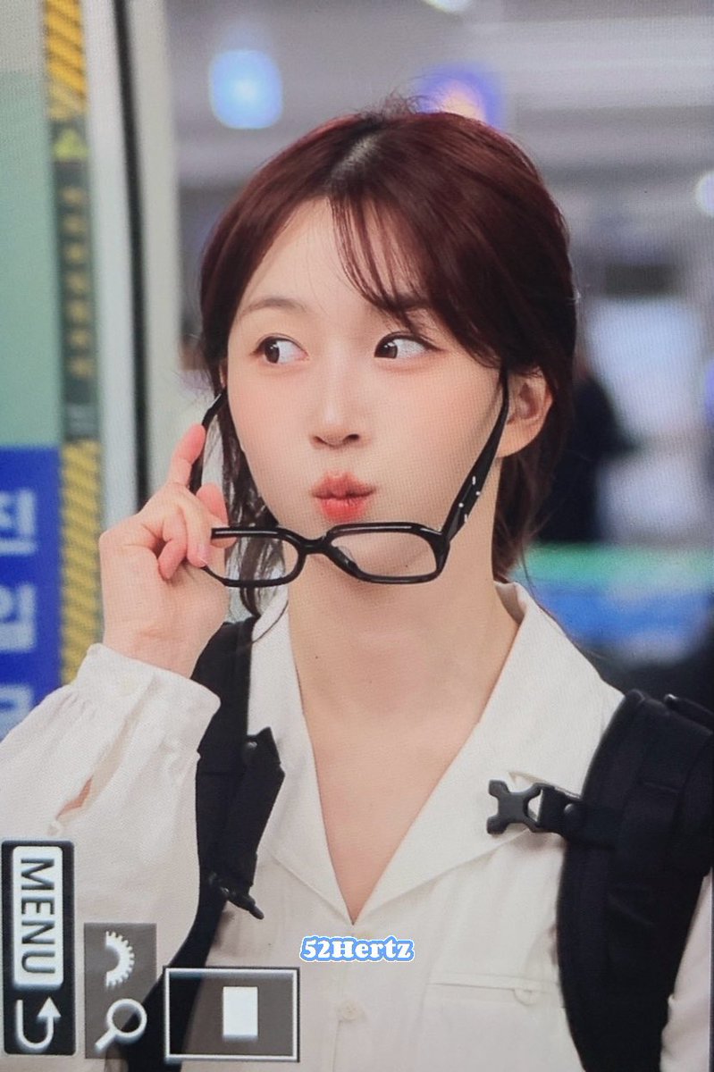 52hertz25's tweet photo. 250418 👀👓
 #NMIXX #엔믹스 #해원 #haewon https://t.co/9htke8rMnu
