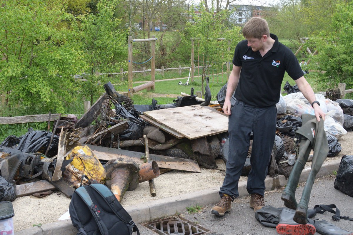 SherbourneVP's tweet image. This week, the community came together at Charterhouse to clean the River Sherbourne. A truckload of rubbish was pulled out with help from amazing volunteers. Big thanks to all involved, including Les for the photos! #GreatBritishSpringClean #RiverSherbourne