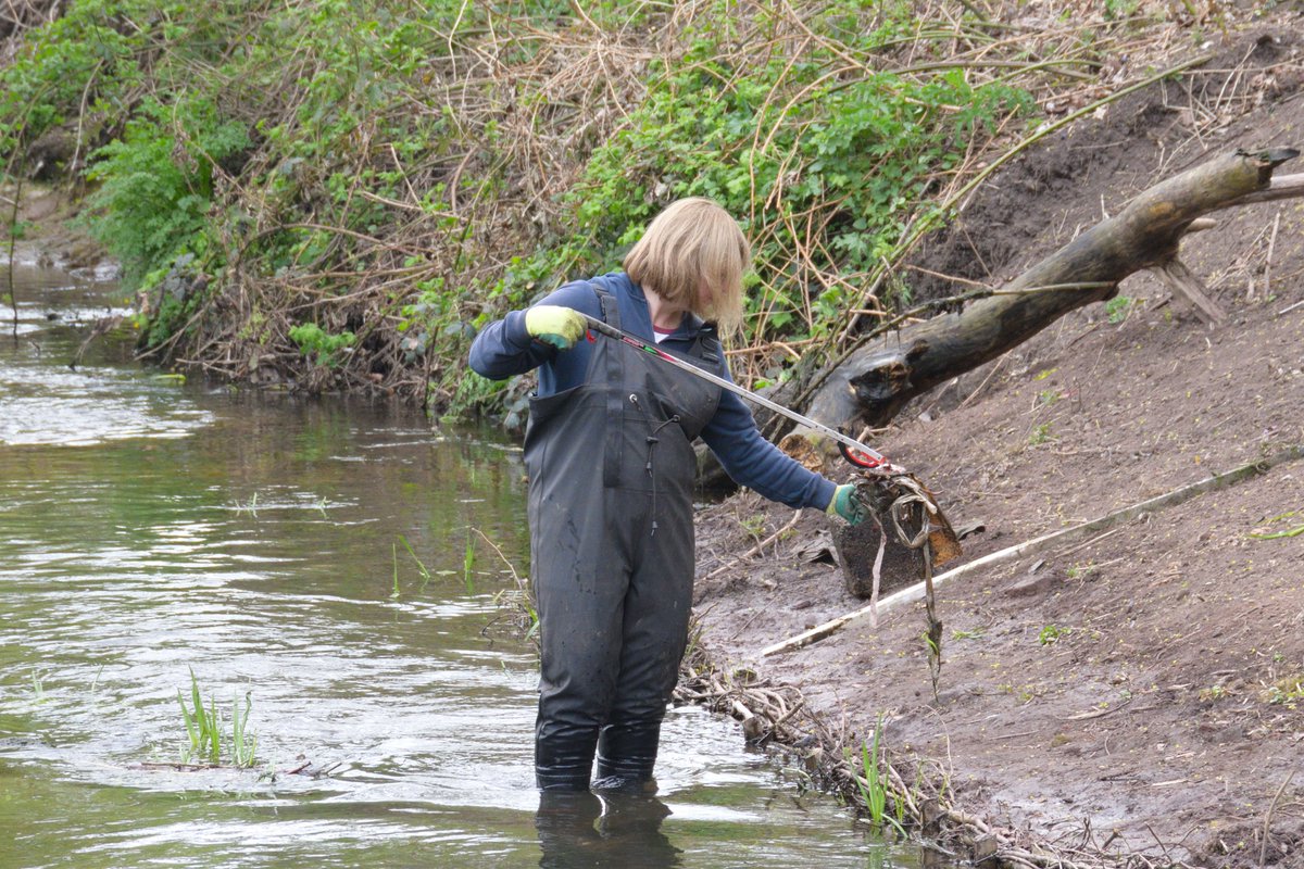 SherbourneVP's tweet image. This week, the community came together at Charterhouse to clean the River Sherbourne. A truckload of rubbish was pulled out with help from amazing volunteers. Big thanks to all involved, including Les for the photos! #GreatBritishSpringClean #RiverSherbourne