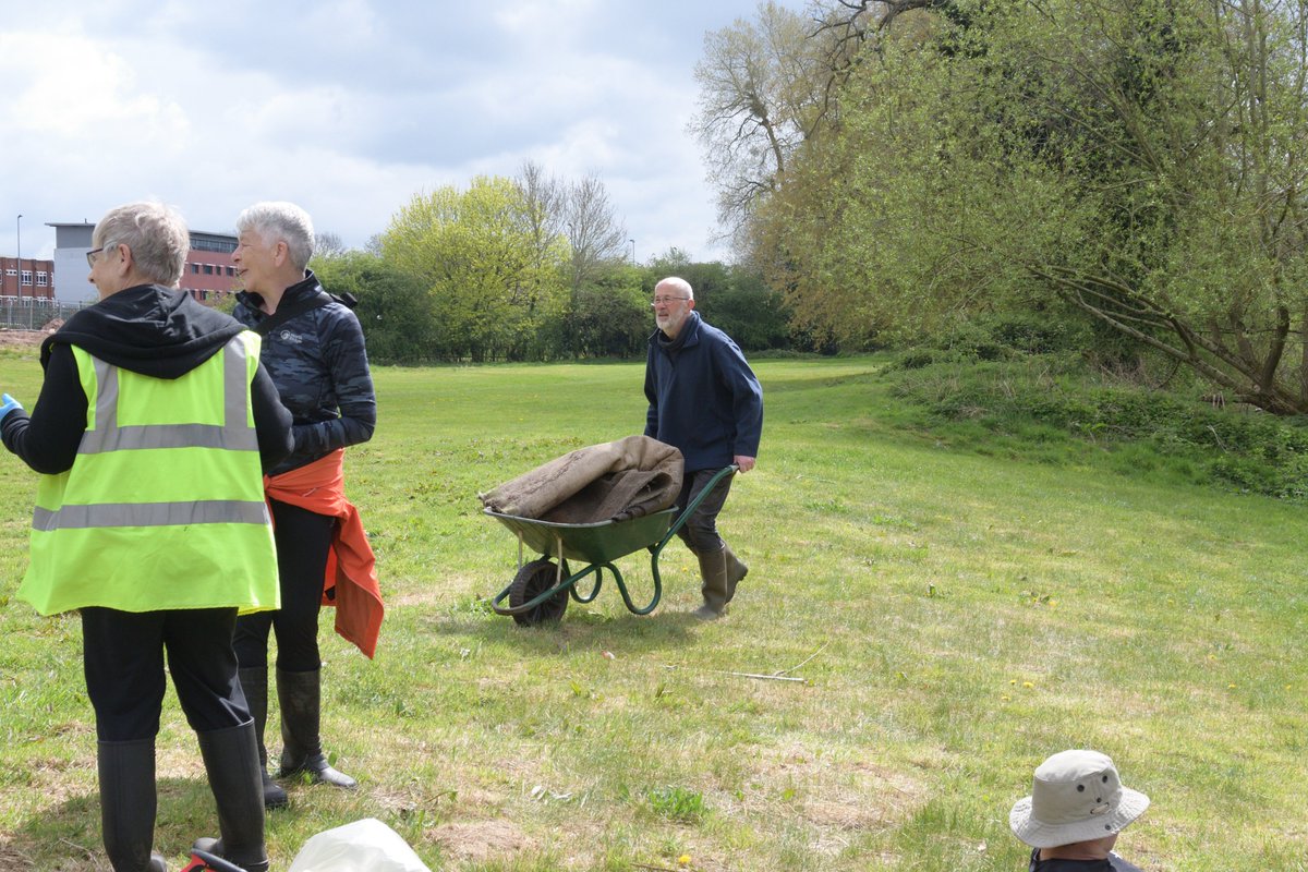 SherbourneVP's tweet image. This week, the community came together at Charterhouse to clean the River Sherbourne. A truckload of rubbish was pulled out with help from amazing volunteers. Big thanks to all involved, including Les for the photos! #GreatBritishSpringClean #RiverSherbourne
