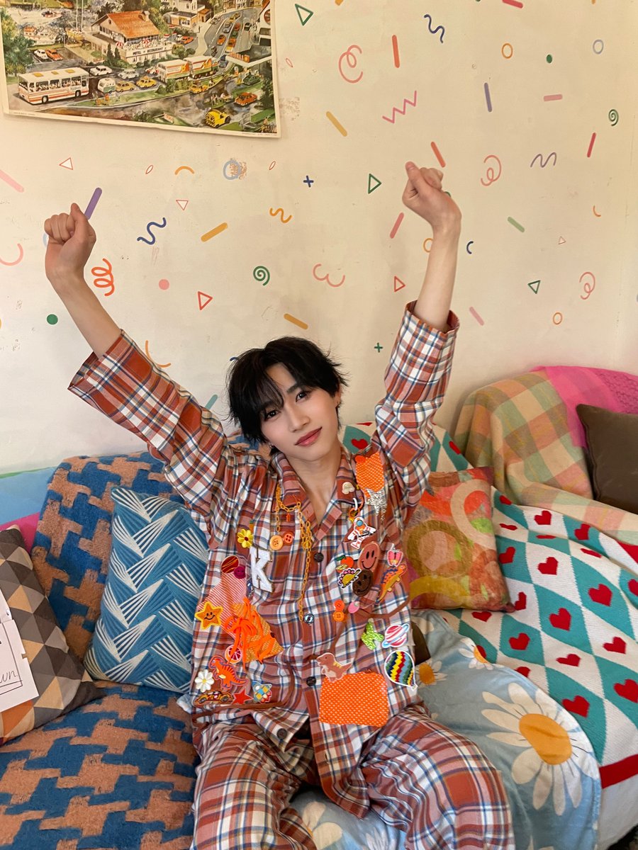9bic_kaito's tweet photo. 遂に『とれたてロマンティック』MV公開されたあああ🏠🌈
寝起きな西山

#とれたてキュービック https://t.co/LPWXJKGwbI