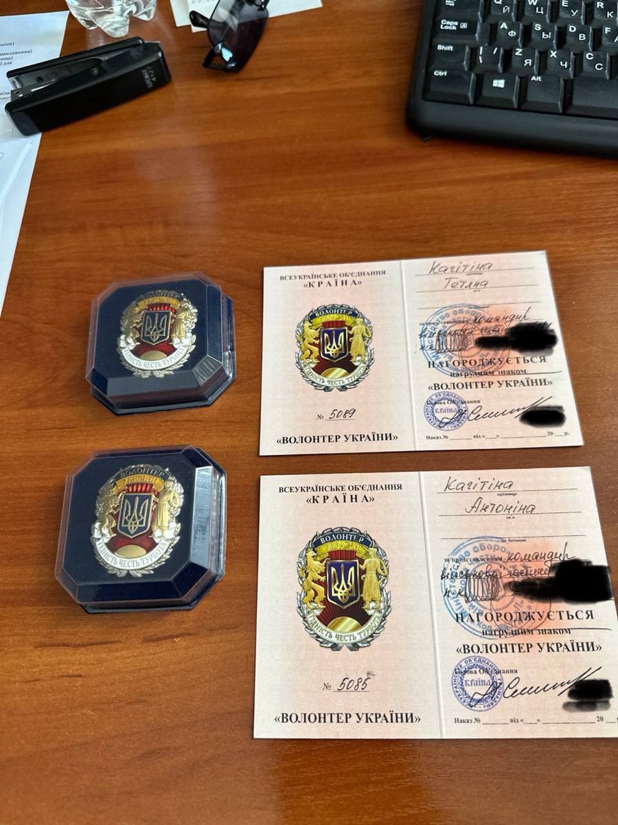 antoninaodessa's tweet image. #NAFO Do you see this tweet? This was unexpected — and I’m overwhelmed with emotion.
This morning, we @tatyanaodesssa got a message and a video call: we’ve been awarded the highest volunteer distinction in Ukraine.
It’s being sent by Nova Poshta — tomorrow I’ll tweet photos…