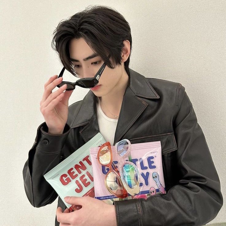 woncyn's tweet photo. { restarting 03… }
#promotwt 

hello! I am ciyan and I am looking for interactive #moots!

✧ she/her, minor, filo
✧ not new to #stantwt #kpoptwt
✧ mostly a gg stan but I also stan some bg
✧ any fandom is welcome

♡/↻ to spread and be moots, thank you! https://t.co/oILydXxsRz