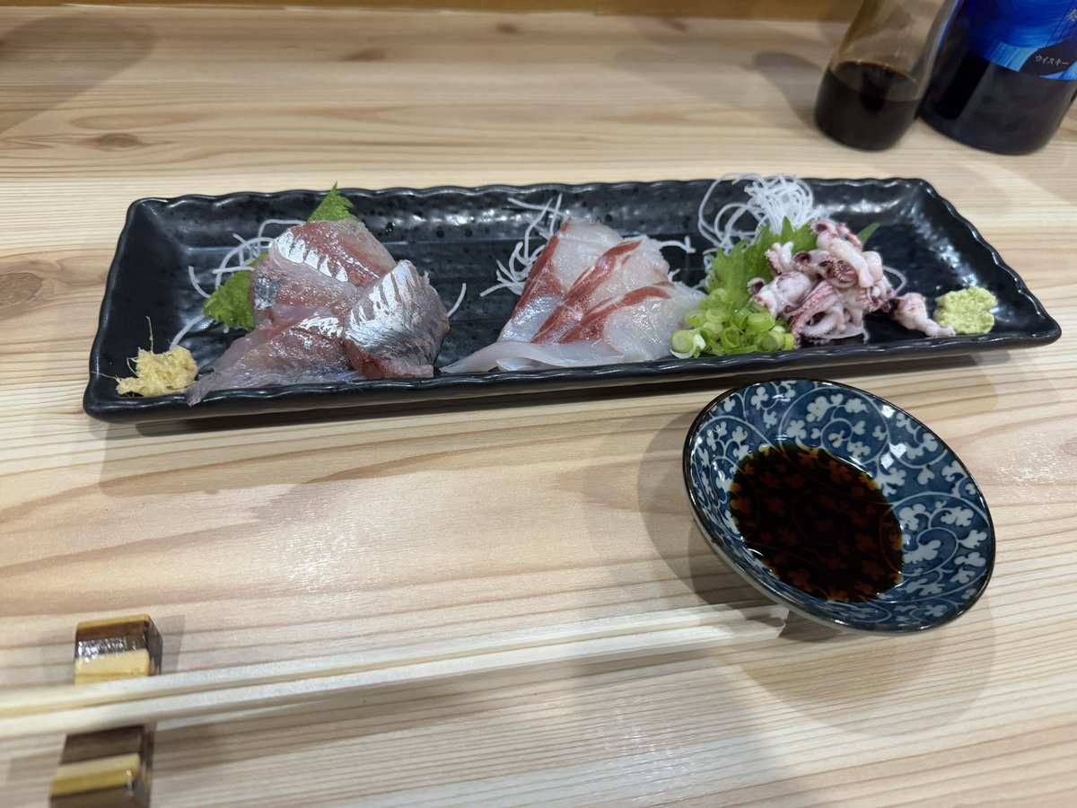 刺身3種盛りでスタートです。