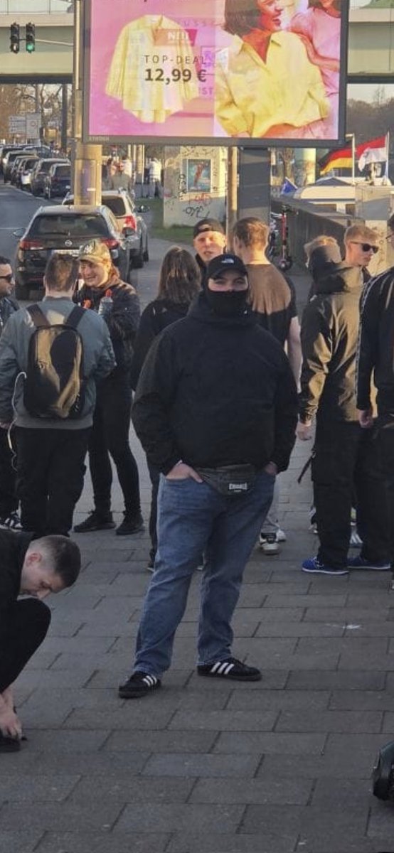 KoelnAnonymous's tweet photo. @Anonymatiker Der Nazi-Junge postet stolz das SS-Zeichen–und sein Account ist immer noch öffentlich.
Bruder, willst du erwischt werden oder bist du einfach nur dumm?
Der Screenshot ist längst beim Staatsschutz.
Danke für deine Offenheit, wirklich ehrenlos clever #antifableibt #fcknzs #fckadj https://t.co/82BzG9ZTEH