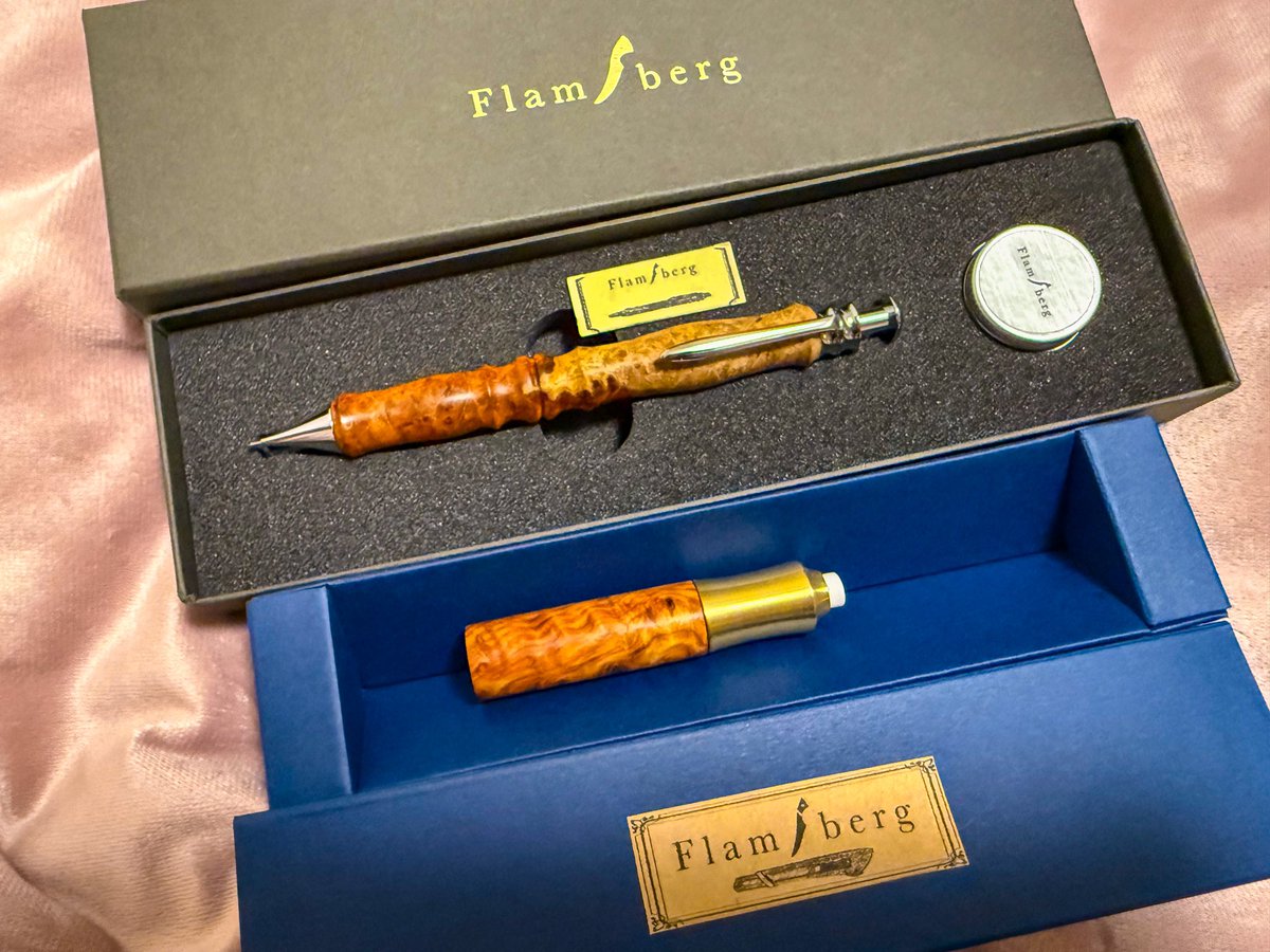 フランベルクさん<a href="/Flamberg200/">Flamberg ふらんべるく</a> のサンピューラシャープペンとツイスト消しゴム。花梨紅白は何本も欲しくなる…
これでお絵描きさらに頑張れそう。