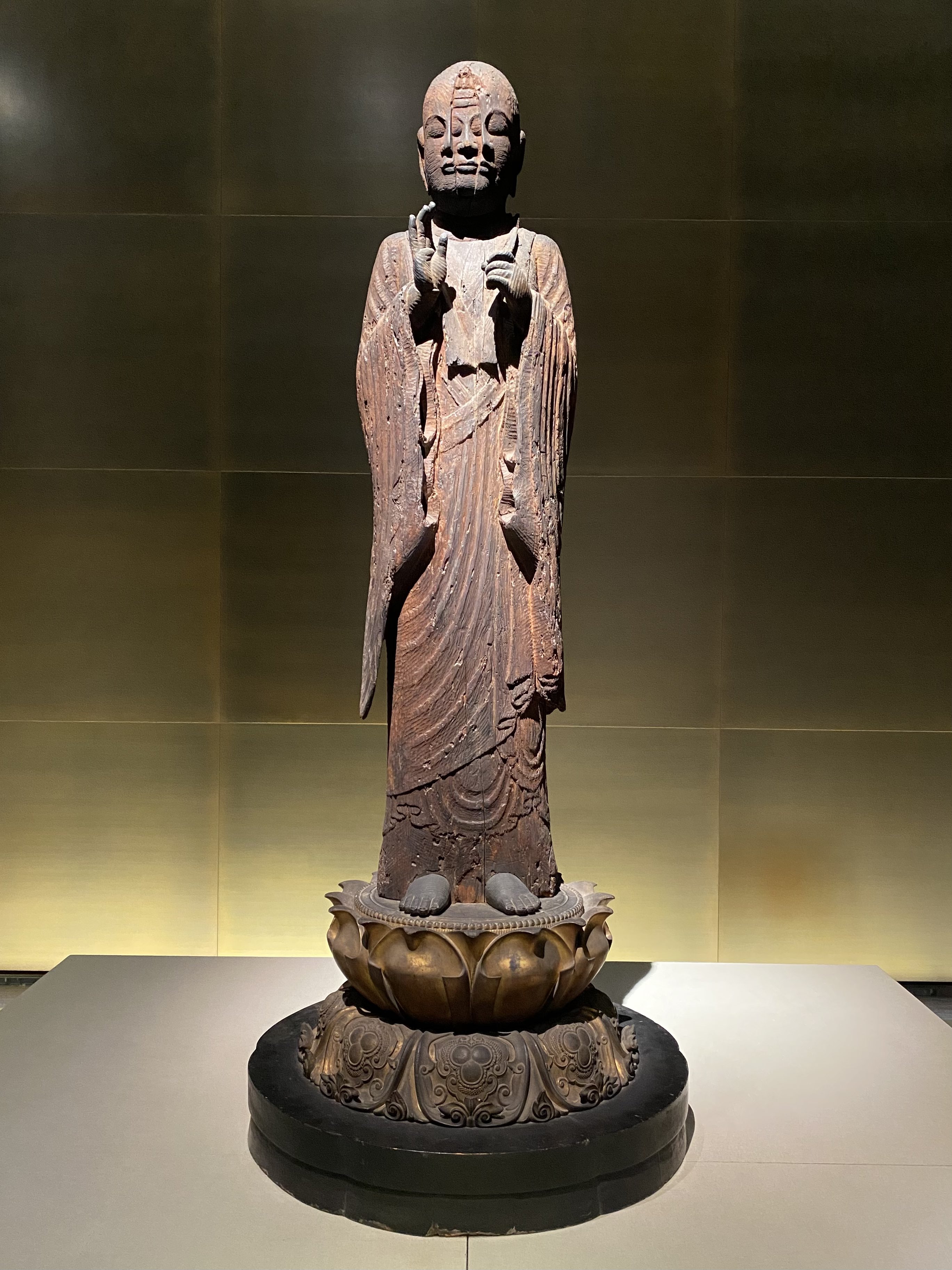 超レア繊細な彫刻 縁起物神秘的なお顔と座禅のお姿の静寂が