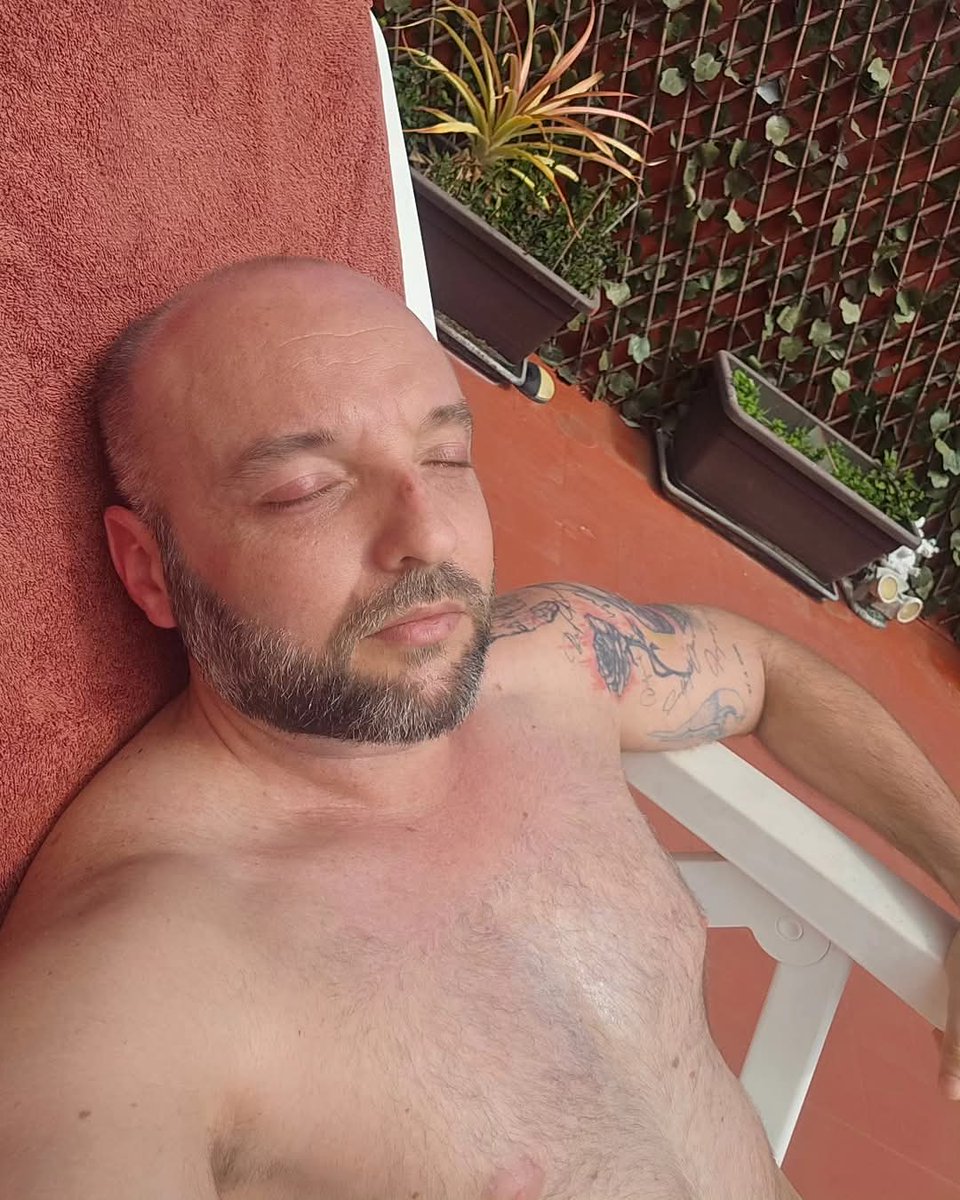 JonayRLpez's tweet photo. #penitencia y #resistencia 🫂💙 #ViernesSanto #SemanaSanta #findesemana #weekend #sol #sun #azul #photooftheday #fotografia #energiapositiva #sonrieyquesejodan #fotocatchers #encasa🏡 #photogay #gayspain #islascanarias #canaryislands https://t.co/biiyaPsR2v