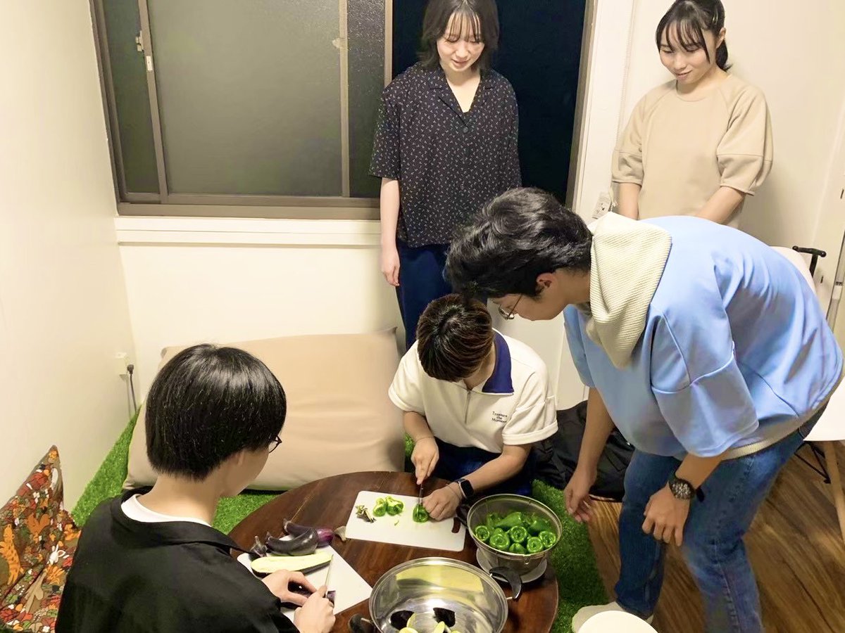 iu_yuruen's tweet photo. 【活動紹介】
茨城大学の環境サークルゆるEnです🌱

紹介の3つ目は、ごはん会です！
定期的に一緒にごはんを食べます😋
みんなで畑で育てた夏野菜でカレー作りもしました🍛

5月にも新歓と交流会を兼ねてごはん会やります！
ぜひ気軽に来てください☺️

 #茨城大学
 #茨大
 #自然
 #環境
 #サークル https://t.co/Scu8PJPpZg