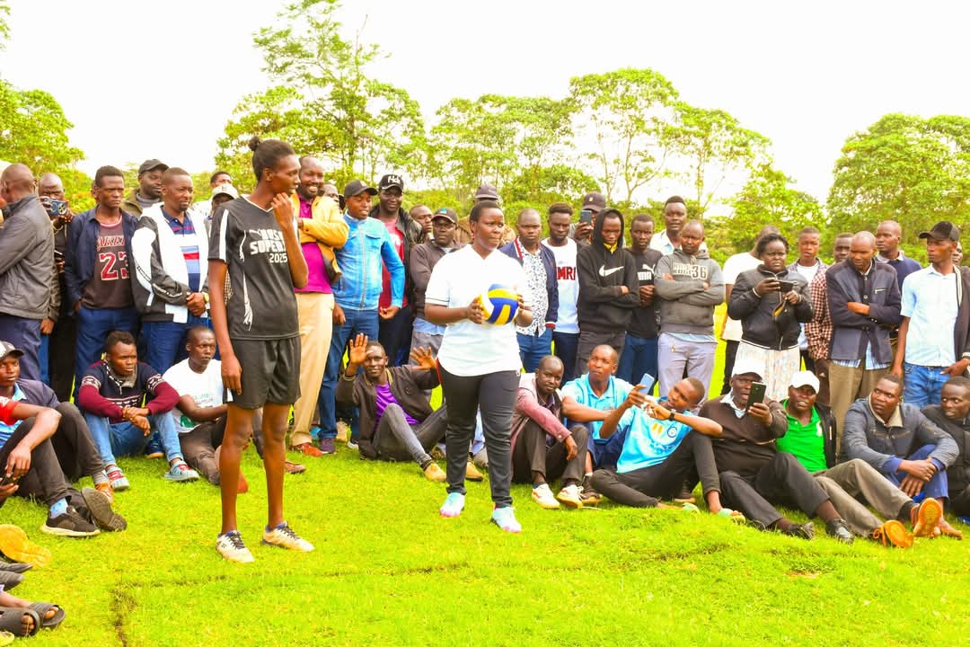 Muge_Cynthia's tweet photo. Venue: Chebisaas Girls.
Loud cheers and passion for the game everywhere!
#𝐁𝐎𝐒𝐎𝐒𝐔𝐏𝐄𝐑𝐂𝐔𝐏
#CheptiKonyool
#𝐌𝐨𝐧𝐞𝐭𝐢𝐳𝐢𝐧𝐠𝐓𝐚𝐥𝐞𝐧𝐭
Aldai Constituency. https://t.co/22WMJbVWCq