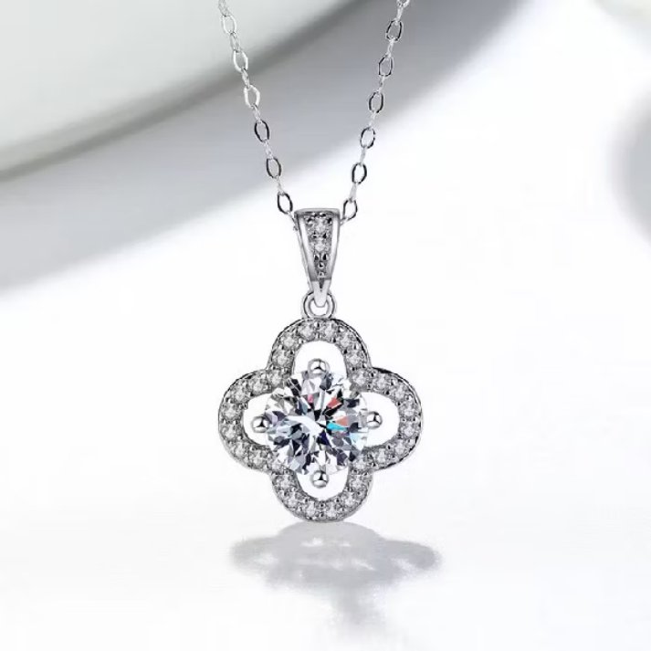 Vvi  Moissanite Necklace สร้อยคอเงินแท้  เพชรโมอีส ใบโคลเวอร์สี่แฉก สไตล์เกาหลี ของขวัญ vvs/D ใบรับรองGRA 1ct

 ที่ Shopee s.shopee.co.th/8pYYE1nnOg

#สร้อยคอ #สร้อย #สร้อยเพชร #เครื่องประดับ #ของดีบอกต่อ #ป้ายยาถูกและดี