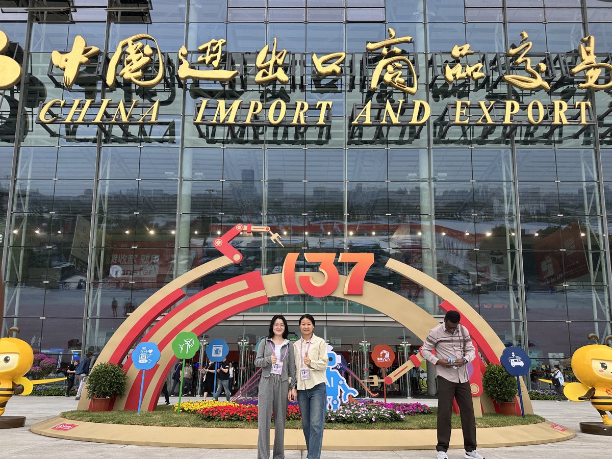 Onze collega's Mengyi &amp; Jamie zijn op de #CantonFair 🇨🇳 namens onze opdrachtgevers 🤝. Bezoek aan leveranciers, nieuwe kansen, en sterke opvolging na de beurs. Hulp nodig in China? Laat het weten!
#CoolenChina #Sourcing #Kwaliteitscontrole #ChinaBusiness