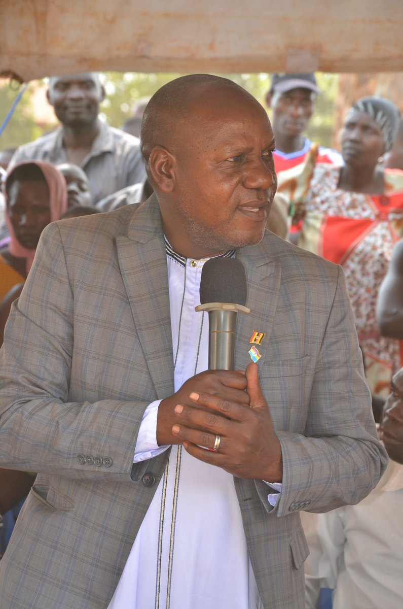 acriuganda's tweet photo. ACRI was Honored to host HRH the Chief of Bunya at our event. He pledged support to ACRI in the fight against early teenage pregnancies &amp; promotion of education in Busoga. Together, we rise.
#ACRIUganda #EndTeenPregnancy #CommunityResilience #HeForShe #BusogaRising @acriuganda https://t.co/ac3aTQzu30