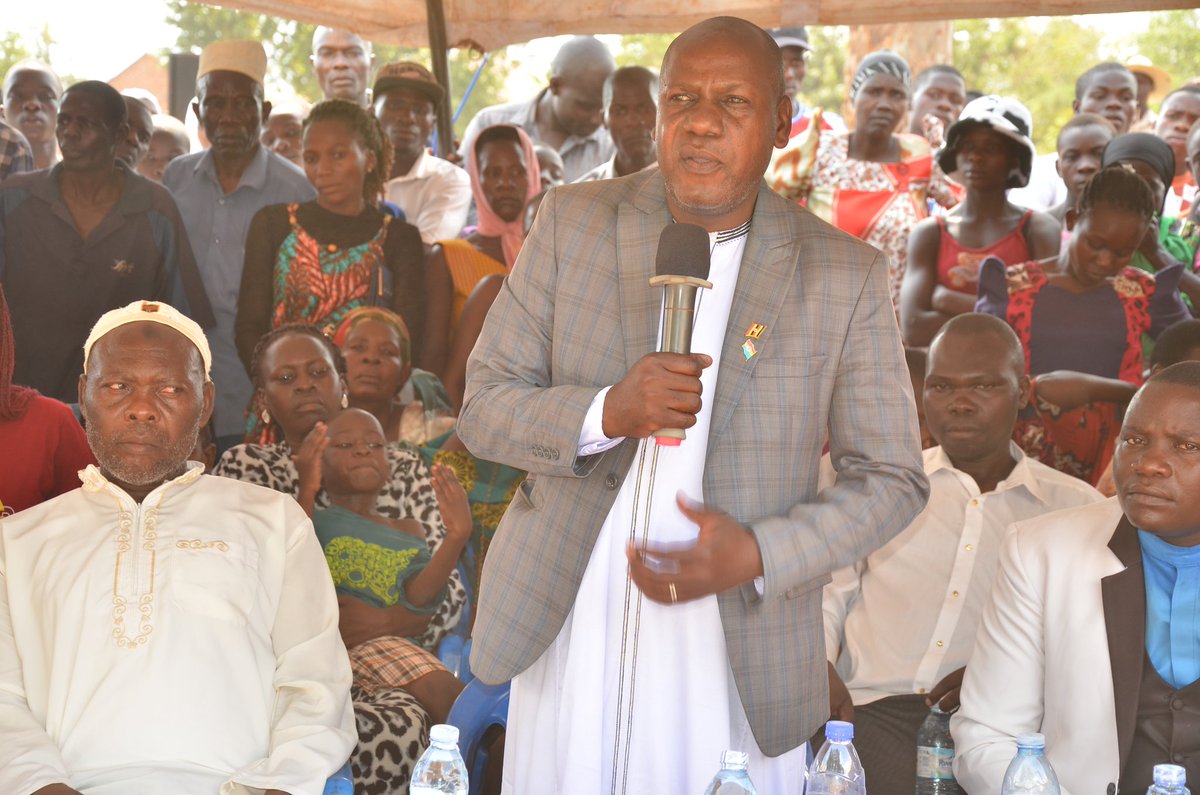 acriuganda's tweet photo. ACRI was Honored to host HRH the Chief of Bunya at our event. He pledged support to ACRI in the fight against early teenage pregnancies &amp; promotion of education in Busoga. Together, we rise.
#ACRIUganda #EndTeenPregnancy #CommunityResilience #HeForShe #BusogaRising @acriuganda https://t.co/ac3aTQzu30