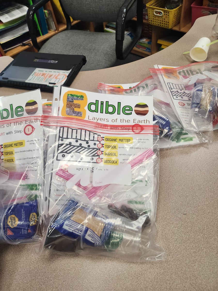 MerrittWenitra's tweet photo. Integrating literacy and science @CarverESCubs #sciencenight https://t.co/P6U9NGZ9GZ