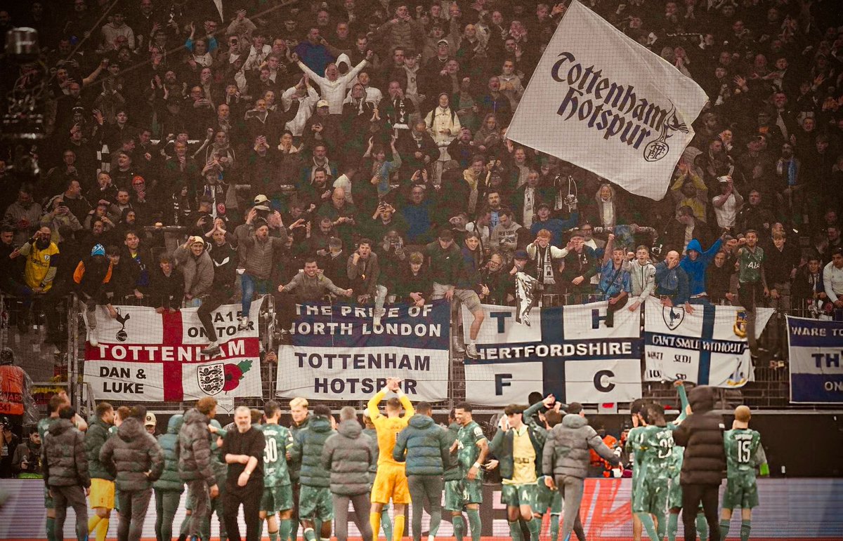 Best picture i’ve seen in years.

What a football club. Best fans in London, over land &amp; sea. 💪