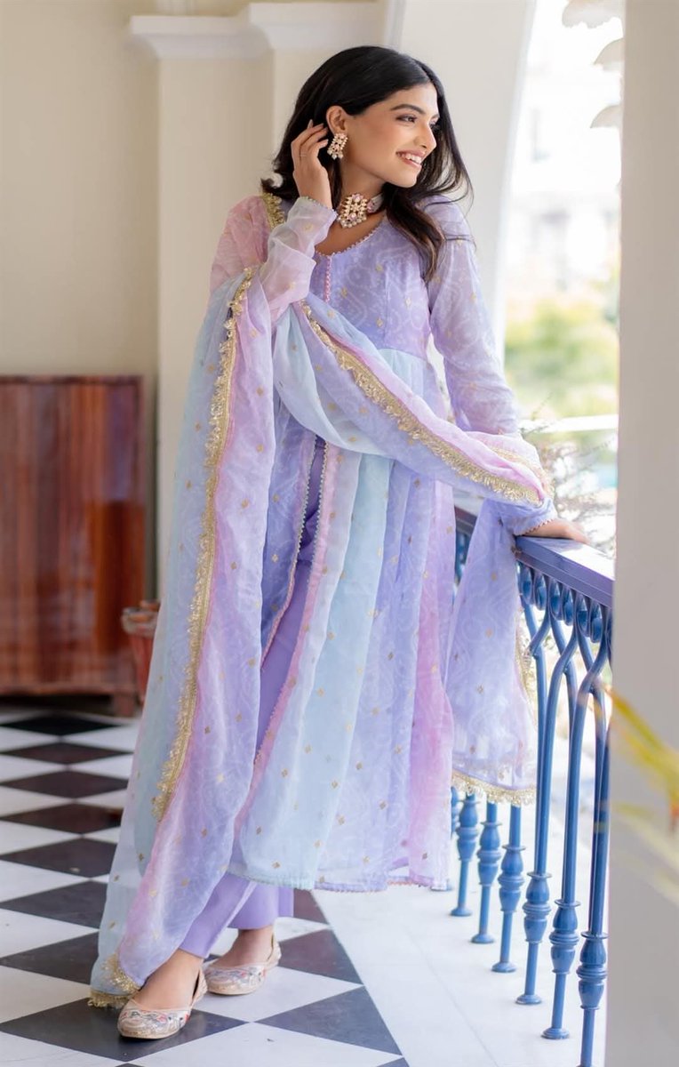 Nehamuni's tweet photo. জীবন কি অদ্ভুত তাই না..! 
ফ্যামিলি, নিজের ভবিষ্যৎ, নিজের স্বপ্ন, একটা সুন্দর দিনের অপেক্ষা;

 এইসব ভাবতে ভাবতেই শত শত নির্ঘুম রাত পেরিয়ে যায় কিন্তু একটা সুন্দর সকাল আর আসে না হয়তো জীবন এরকমই! 🖤😅 https://t.co/mOnUW3GylQ