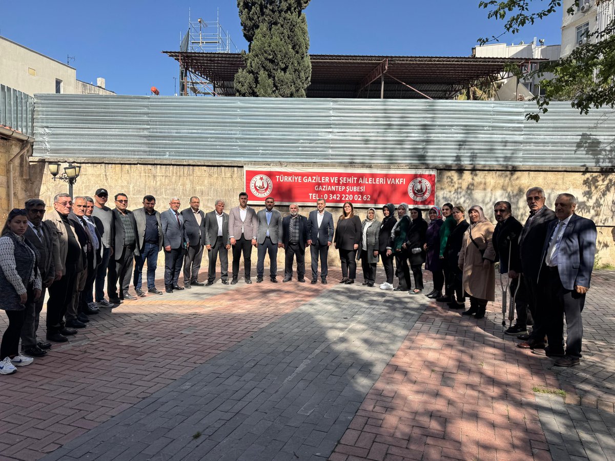 İl Sosyal Politikalar Başkanımız Hasan Hüseyin Altunova ve il yönetim kurulu üyelerimiz, Türkiye Gaziler ve Şehit Aileleri Vakfı Gaziantep Şubemizi ve Gaziantep Şehit Aileleri ve Gaziler Derneği’ni ziyaret etti. 

<a href="/fmfedaioglu/">Fatih Muhaddis FEDAİOĞLU</a> 
<a href="/huseynaltunova/">Hasan Hüseyin Altunova</a> 
<a href="/AKPartiSPBGM/">AK Parti Sosyal Politikalar Başkanlığı 🇹🇷</a> 
<a href="/AKPartiG_Antep/">AK Parti Gaziantep</a>