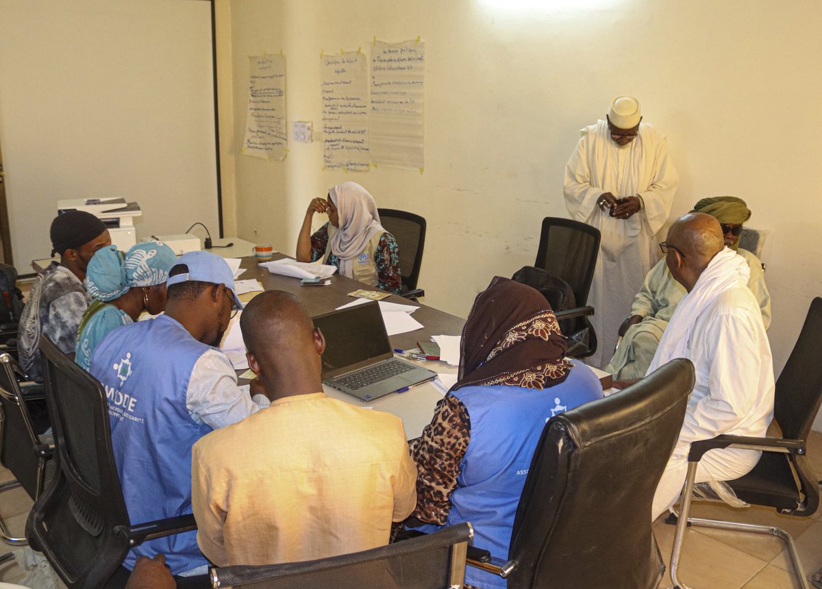 OAmsode's tweet photo. Le 16 avril 2025, AMSODE a distribué du cash à 133 personnes vulnérables à Tombouctou, avec l’appui de l’UNESCO, du HCR et du gouvernement japonais.
Objectif : renforcer la sécurité humaine face aux crises climatiques et sécuritaires.
#AMSODE #Tombouctou #AideHumanitaire https://t.co/14s3VYnKDm