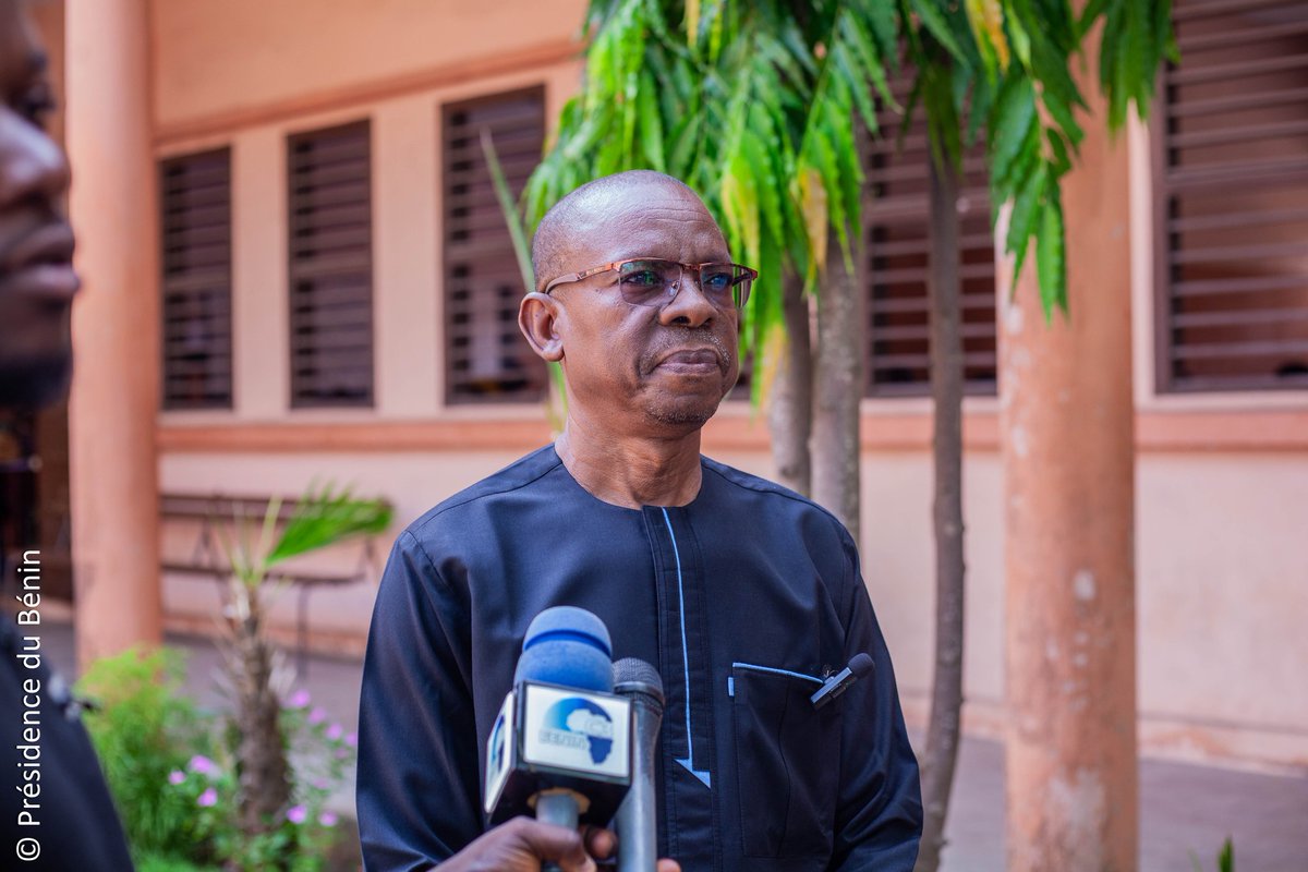 gouvbenin's tweet photo. Le Lycée Technique Coulibaly de Cotonou a accueilli, le mercredi 16 avril 2025, le Directeur de Cabinet du #MESTFP dans le cadre d’une visite aux apprenants de l’Enseignement et de la Formation Techniques et Professionnels (EFTP) en formation sur les aptitudes à l'employabilité. https://t.co/l504u2hssc