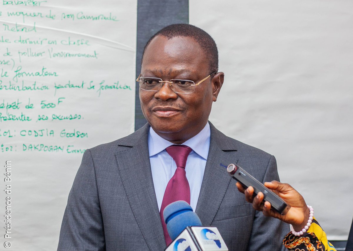 gouvbenin's tweet photo. Le Lycée Technique Coulibaly de Cotonou a accueilli, le mercredi 16 avril 2025, le Directeur de Cabinet du #MESTFP dans le cadre d’une visite aux apprenants de l’Enseignement et de la Formation Techniques et Professionnels (EFTP) en formation sur les aptitudes à l'employabilité. https://t.co/l504u2hssc