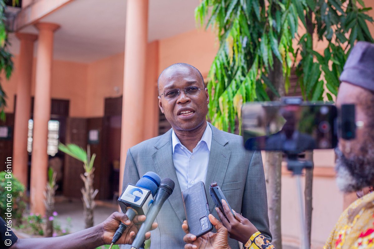 gouvbenin's tweet photo. Le Lycée Technique Coulibaly de Cotonou a accueilli, le mercredi 16 avril 2025, le Directeur de Cabinet du #MESTFP dans le cadre d’une visite aux apprenants de l’Enseignement et de la Formation Techniques et Professionnels (EFTP) en formation sur les aptitudes à l'employabilité. https://t.co/l504u2hssc