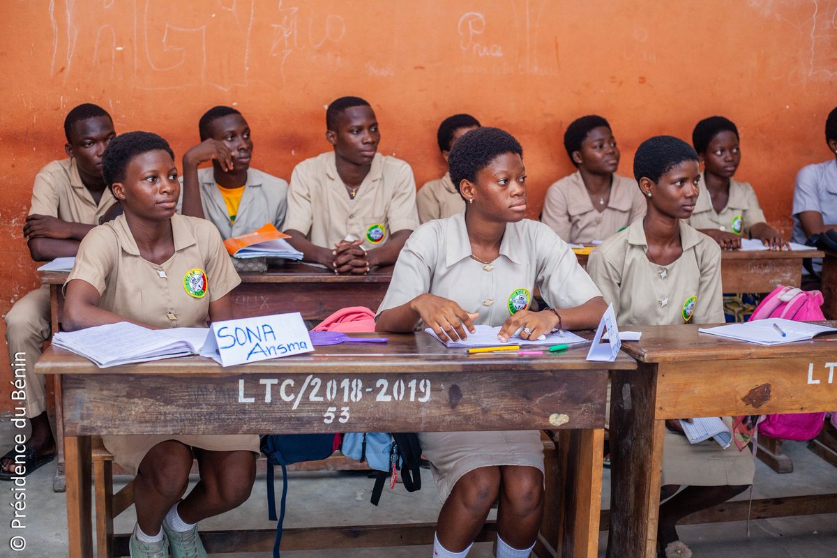 gouvbenin's tweet photo. Le Lycée Technique Coulibaly de Cotonou a accueilli, le mercredi 16 avril 2025, le Directeur de Cabinet du #MESTFP dans le cadre d’une visite aux apprenants de l’Enseignement et de la Formation Techniques et Professionnels (EFTP) en formation sur les aptitudes à l'employabilité. https://t.co/l504u2hssc