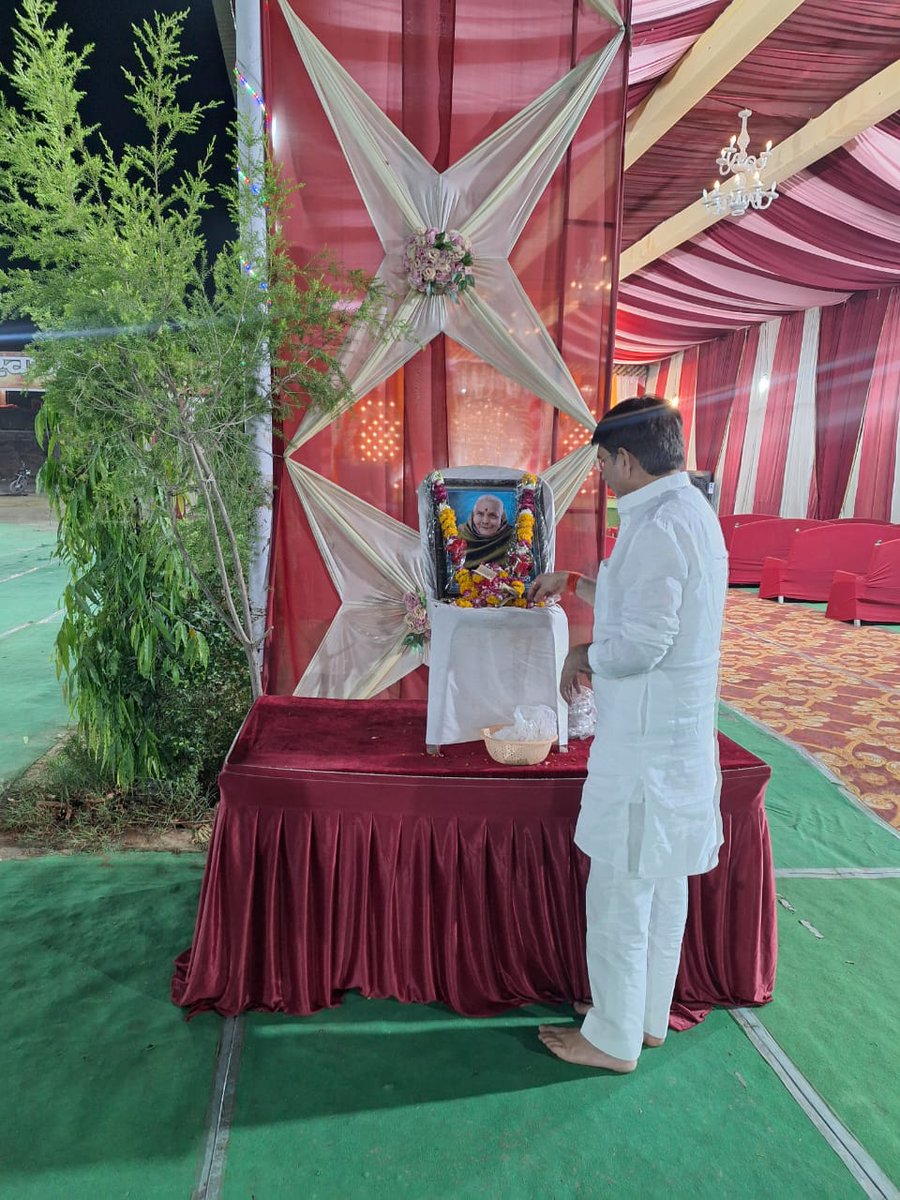 Ramjigarotha's tweet photo. कल  गरौठा विधानसभा क्षेत्र के विभिन्न कार्यक्रमों में..

1️⃣  श्री #अनिल_शर्मा जी पत्रकार की माता जी के बीते दिनों के निधन उपर��ंत आज शांतिभोज में शामिल होकर श्रद्धांजलि अर्पित कर शोक संवेदना व्यक्त की।

2️⃣ श्री #शिवम_तिवारी जी सिमरधा के विवाहोत्सव क में शामिल  हुए। https://t.co/4r4BNMdyeG