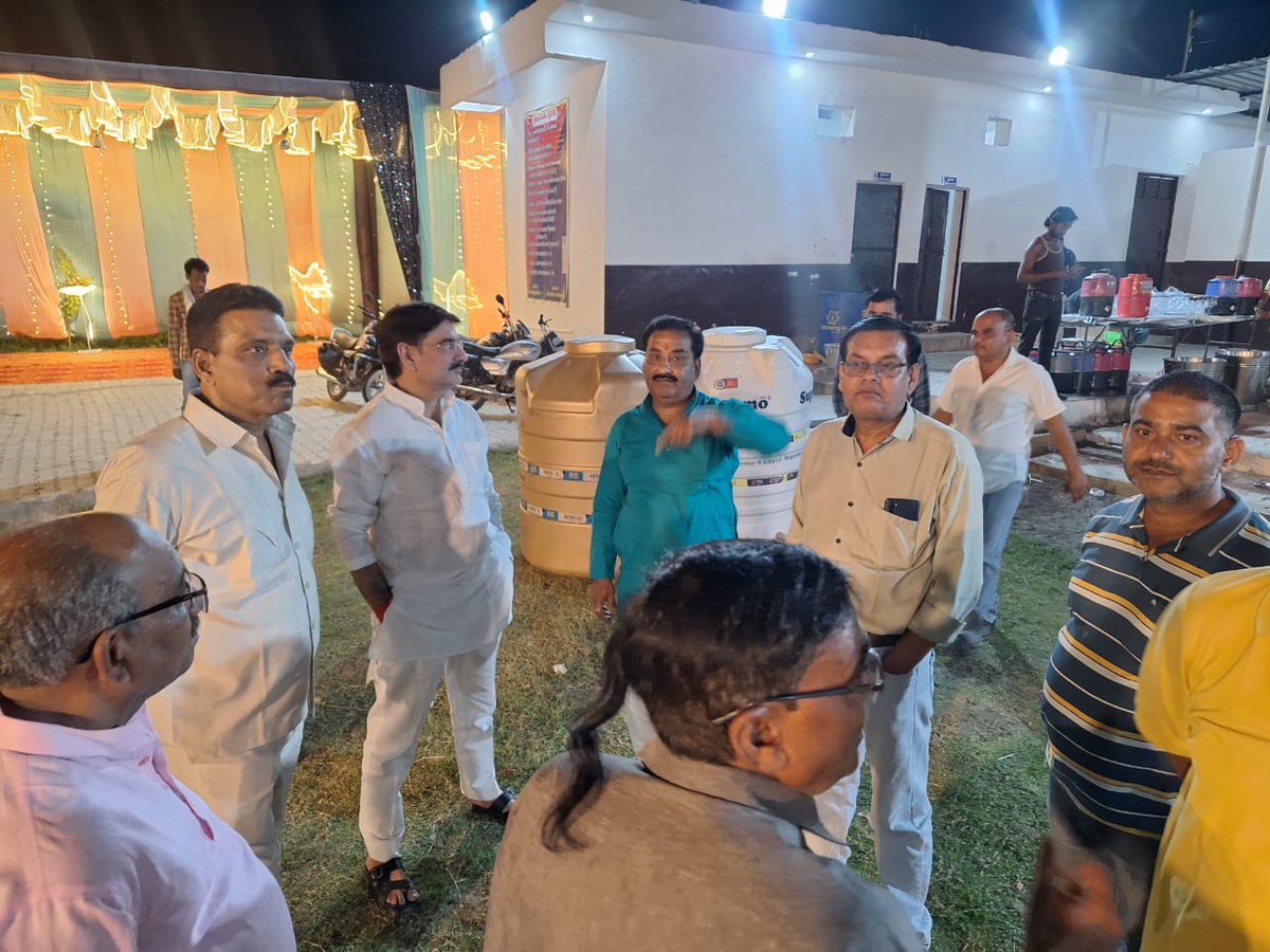 Ramjigarotha's tweet photo. कल  गरौठा विधानसभा क्षेत्र के विभिन्न कार्यक्रमों में..

1️⃣  श्री #अनिल_शर्मा जी पत्रकार की माता जी के बीते दिनों के निधन उपर��ंत आज शांतिभोज में शामिल होकर श्रद्धांजलि अर्पित कर शोक संवेदना व्यक्त की।

2️⃣ श्री #शिवम_तिवारी जी सिमरधा के विवाहोत्सव क में शामिल  हुए। https://t.co/4r4BNMdyeG