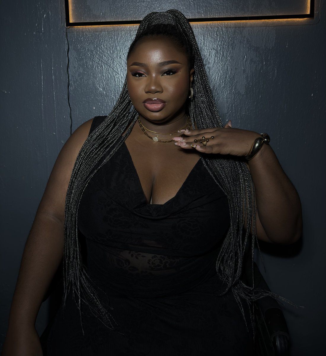 Resident Ad & Party Girl tweet media